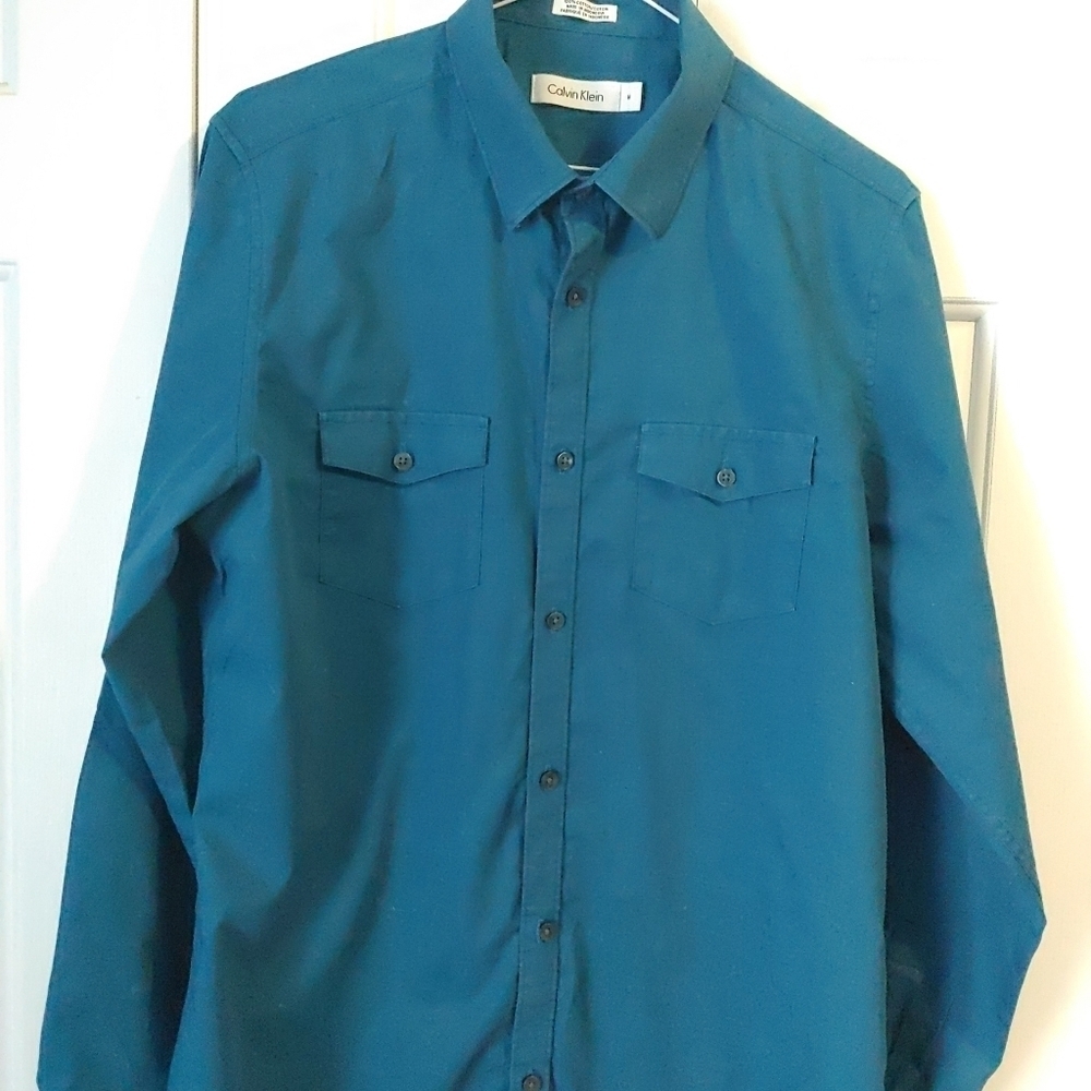 Calvin Klein Men’s Size M Casual Button Down shirt‎